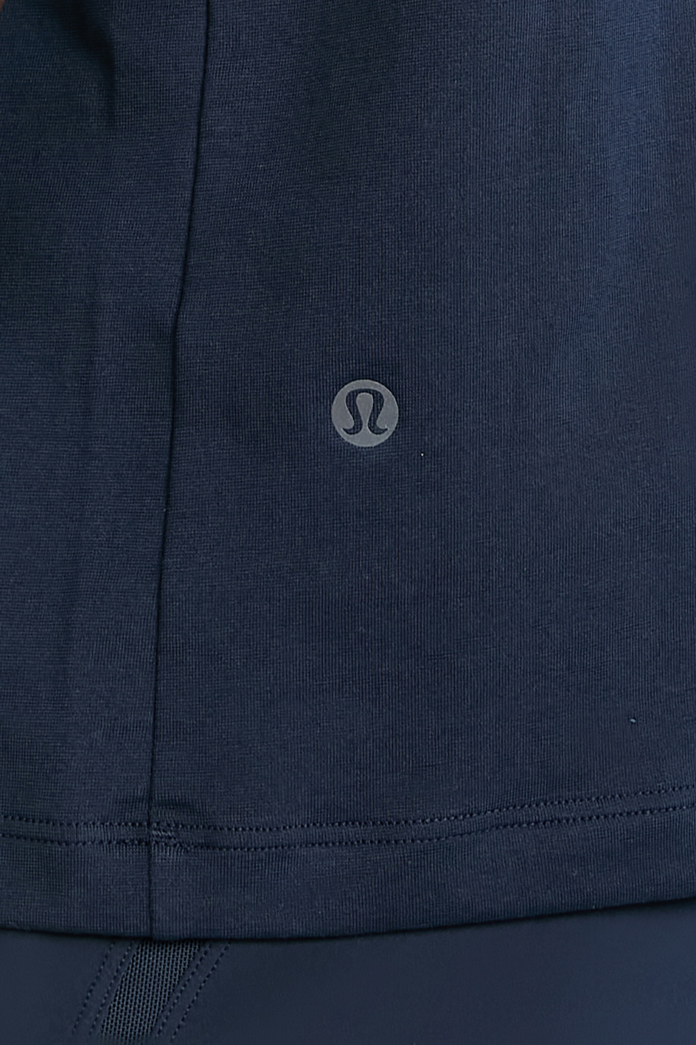תמונת תקריב דוגמן של Zeroed In Short Sleeve Shirt LULULEMON