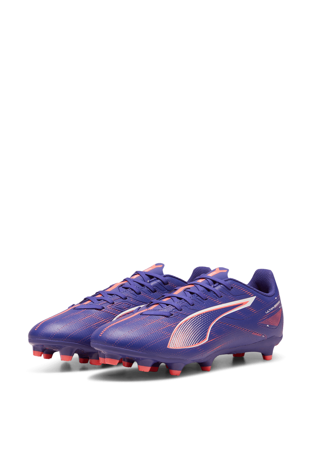 תמונת תקריב של נעלי כדורגל PUMA