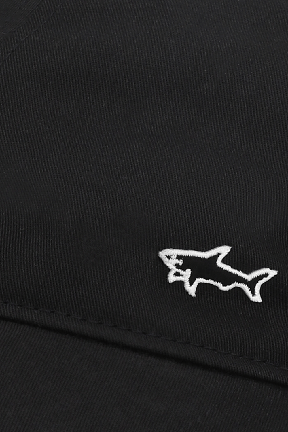 תמונת תקריב של כובע מצחייה PAUL & SHARK