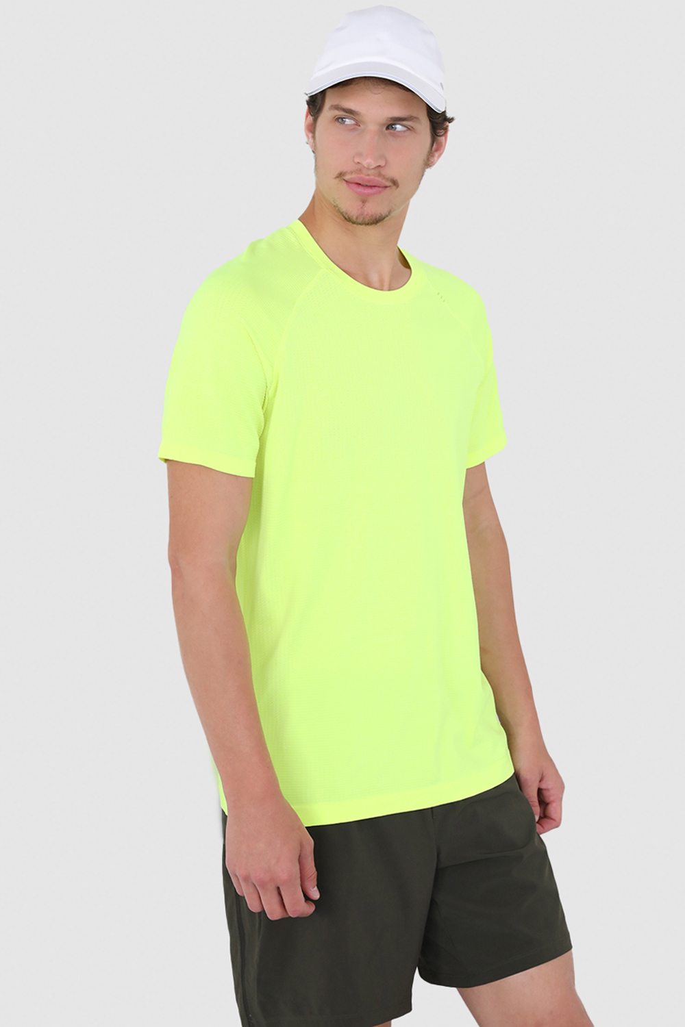 תמונת דוגמן קידמית של Metal Vent Tech Short-Sleeve Shirt