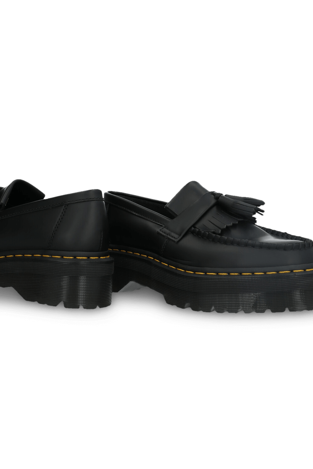 תמונת תקריב של נעלי מוקסינים אדריאן DR.MARTENS