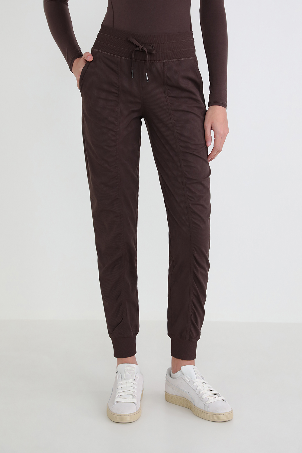 תמונת דוגמן קידמית של Dance Studio Mid-Rise Jogger