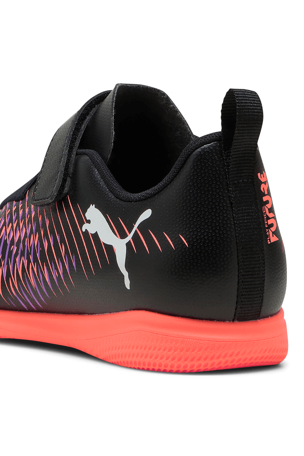 תמונת תקריב של נעלי כדורגל פיוצ'ר 8 PUMA KIDS