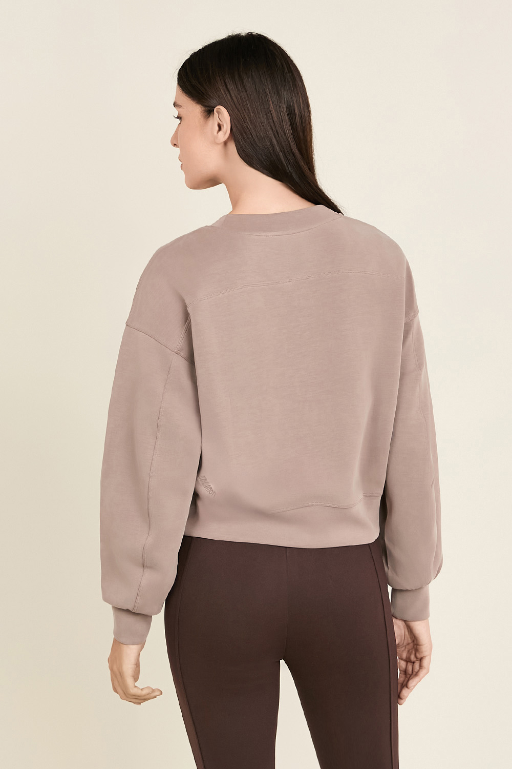 תמונת דוגמן אחורית של Perfectly Oversized Cropped Crew Softsreme LULULEMON