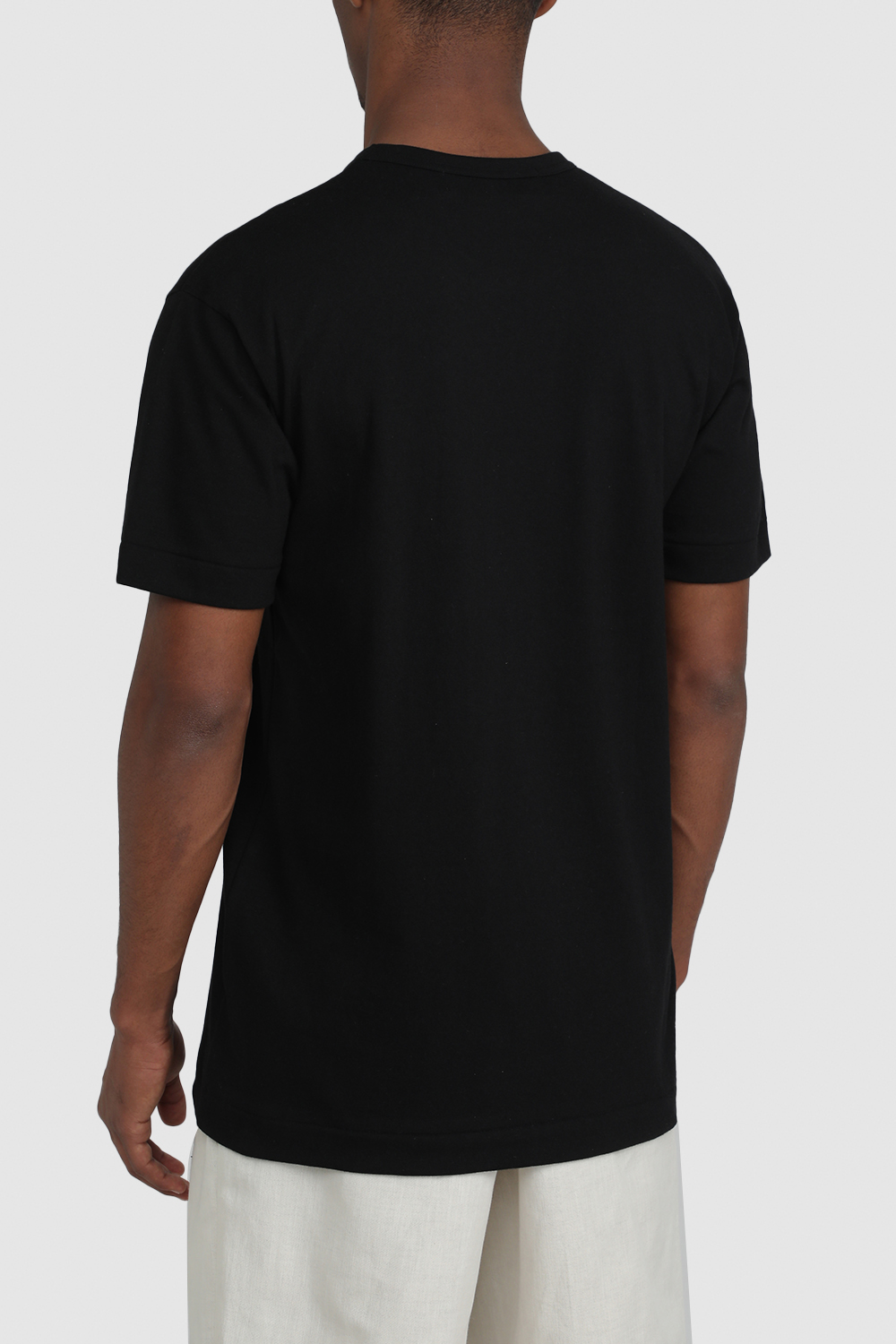 תמונת דוגמן אחורית של חולצת טי פליי עם לב COMME des GARCONS