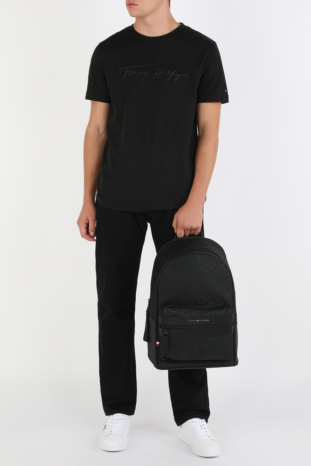תמונת דוגמן קידמית של Black Backpack