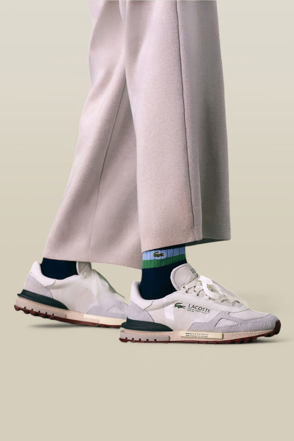 תמונת דוגמן קידמית של נעלי סניקרס אליט LACOSTE
