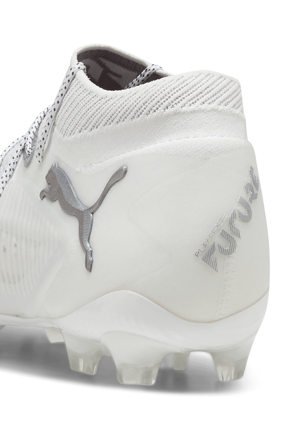 תמונת תקריב של נעלי כדורגל פיוצ'ר 8 PUMA