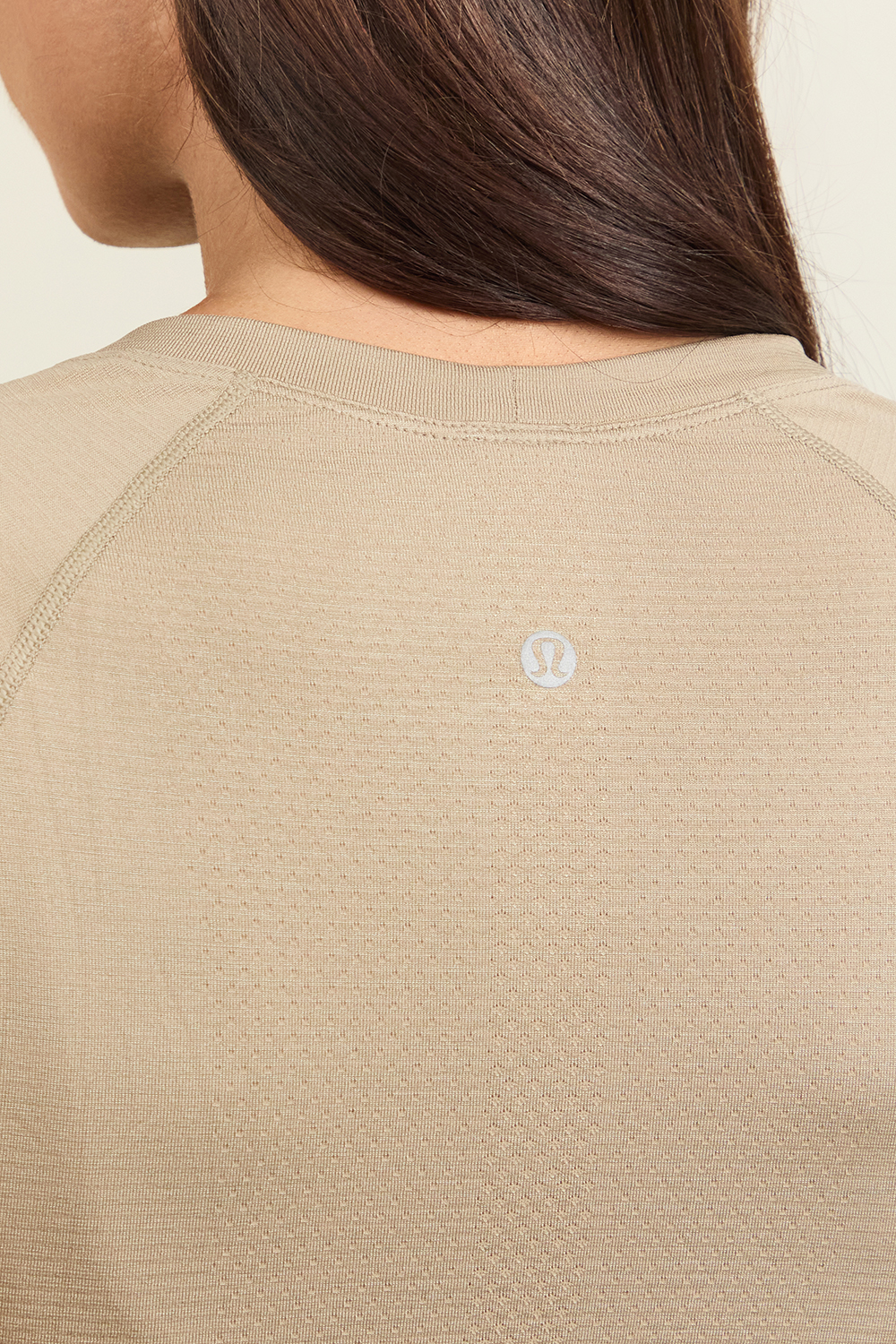 תמונת תקריב דוגמן של Swiftly Tech Short Sleeve Shirt 2.0 Race