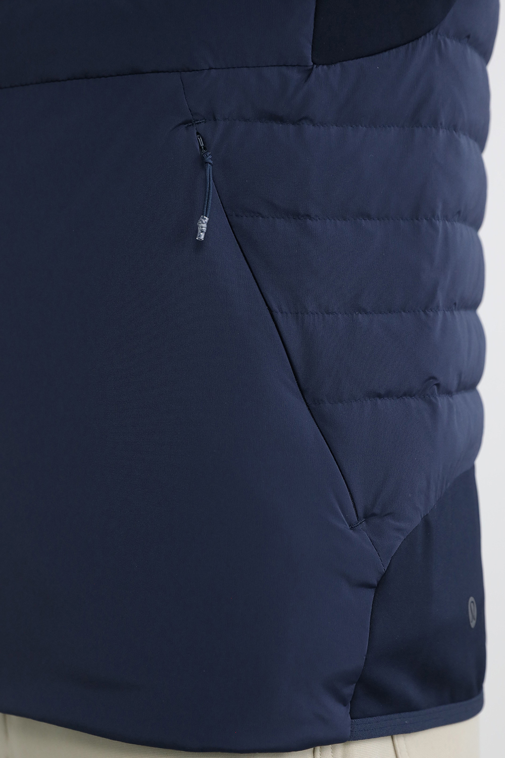 תמונת תקריב דוגמן של Down for It All Vest LULULEMON