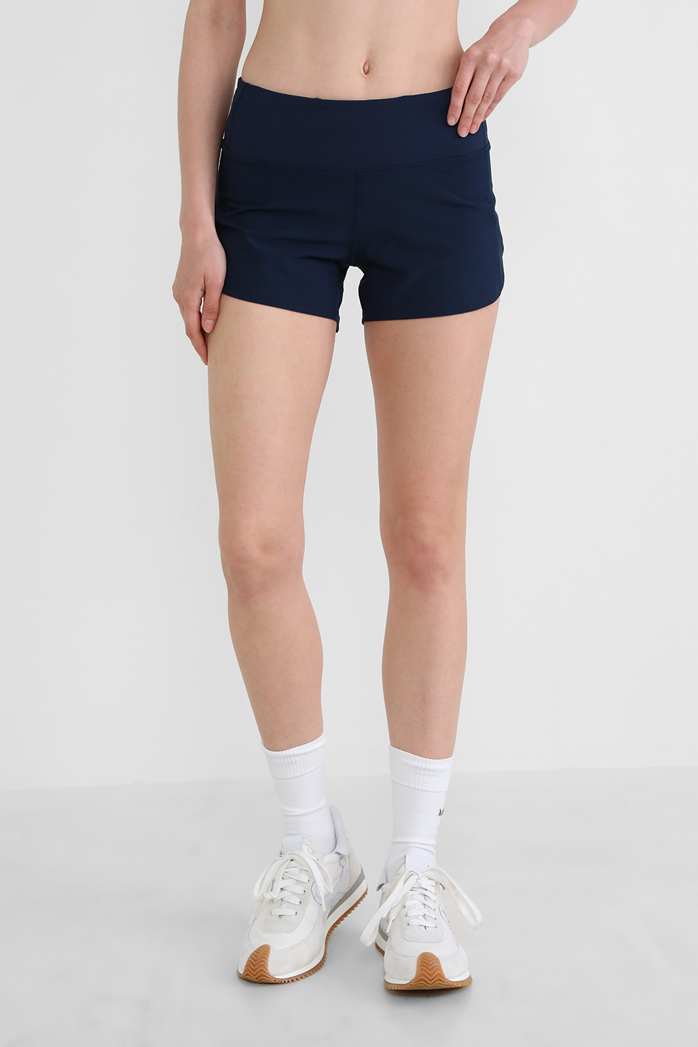 תמונת דוגמן קידמית של Speed Up Medium Rise Short 4" *Lind