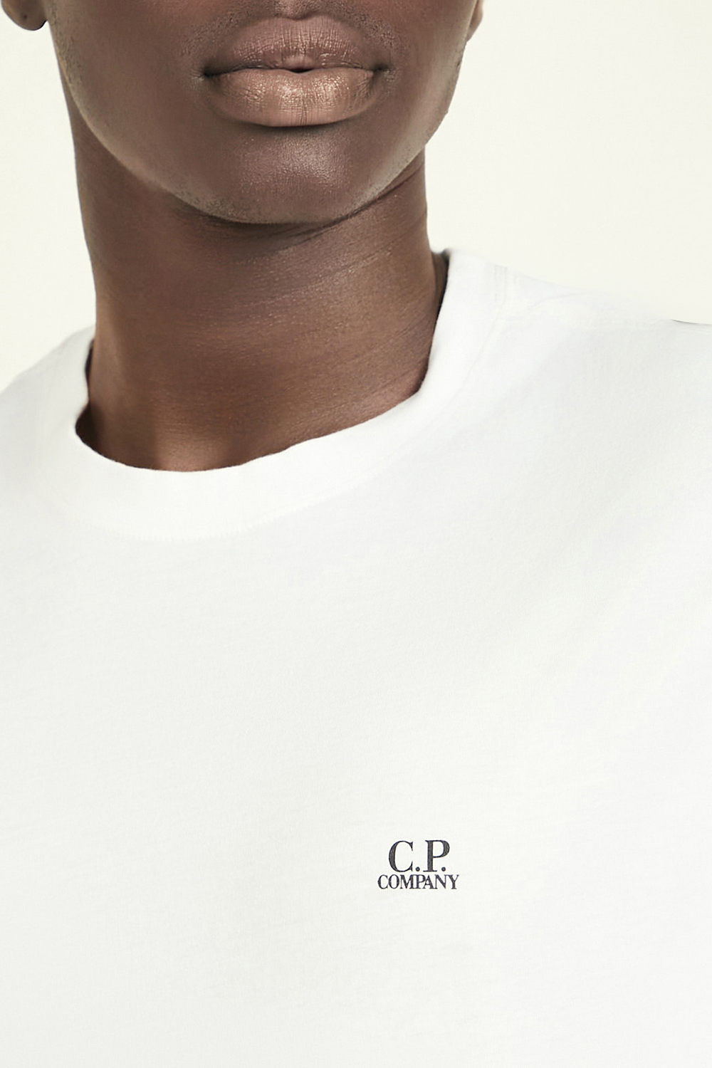 תמונת דוגמן אחורית של חולצת טי C.P. COMPANY