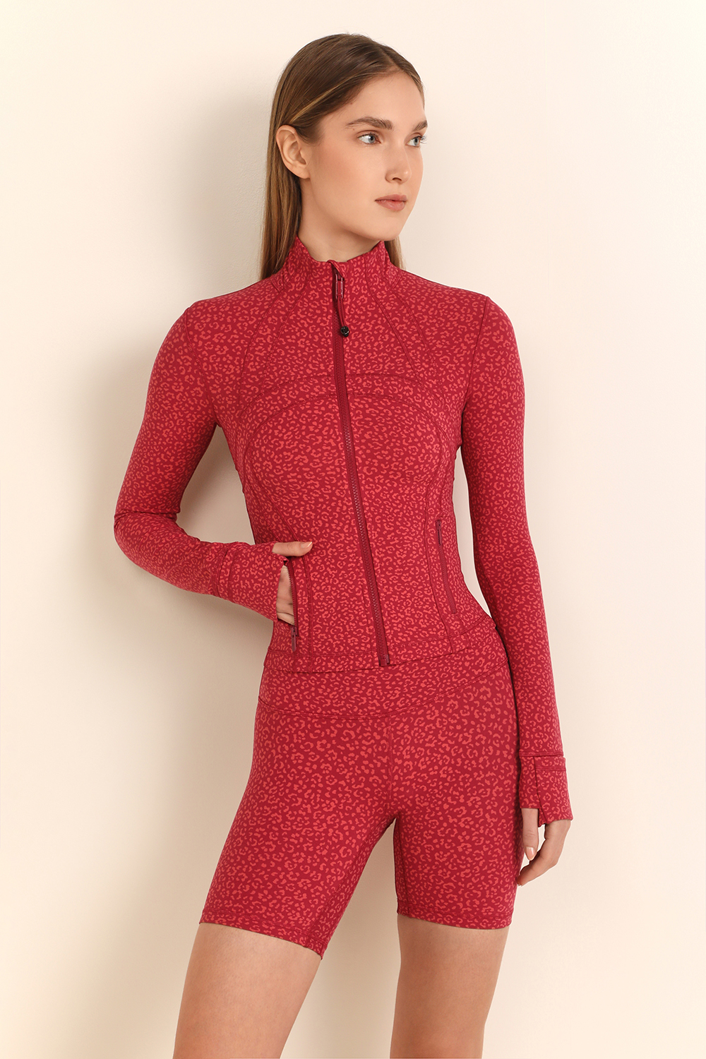 תמונת דוגמן קידמית של Define™ Cropped Jacket *Nulu