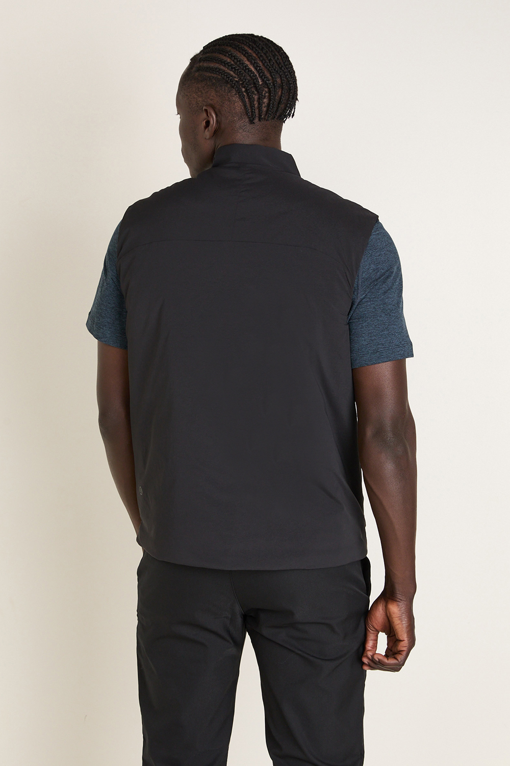 תמונת דוגמן אחורית של Insulated Utility Vest LULULEMON