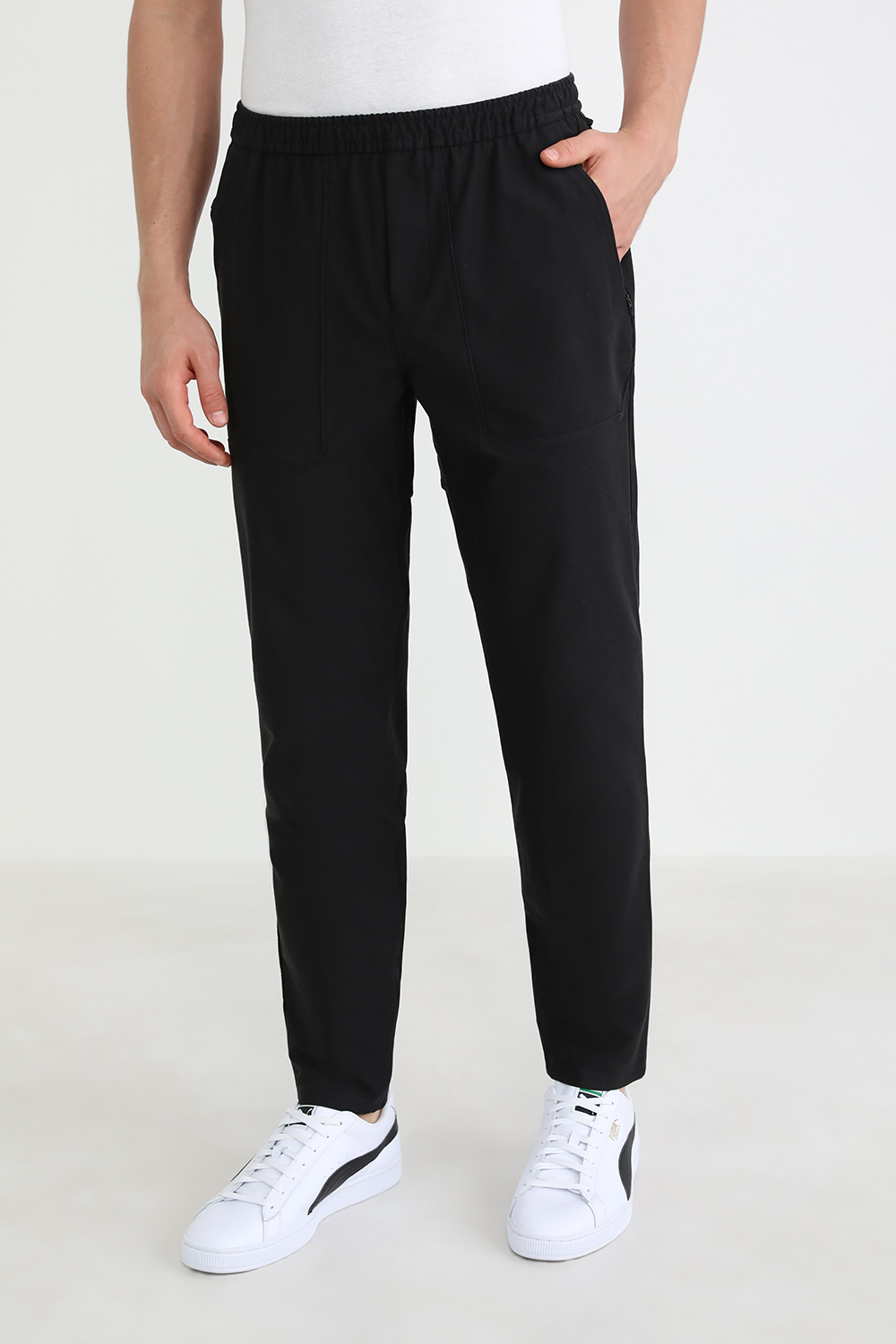 תמונת דוגמן קידמית של Utilitech Pull On Classic Fit Pant