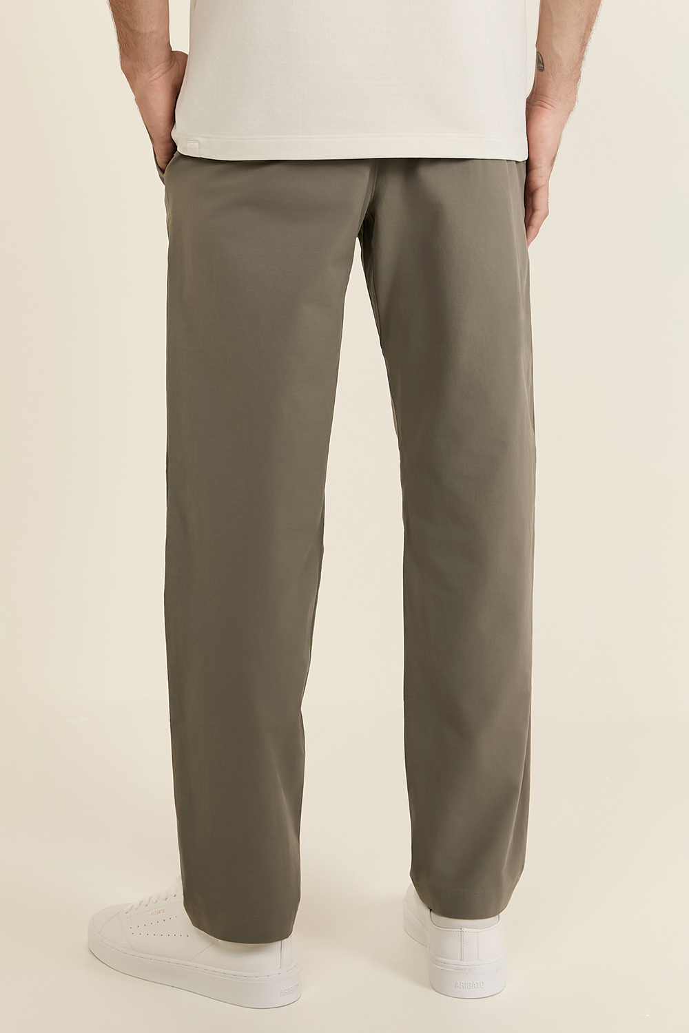 תמונת דוגמן אחורית של ABC Classic-Fit Trouser 32''L VersaTwill LULULEMON