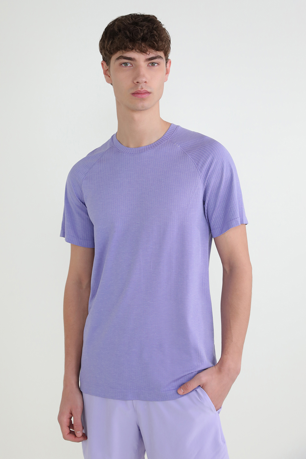 תמונת דוגמן קידמית של Metal Vent Tech Short-Sleeve