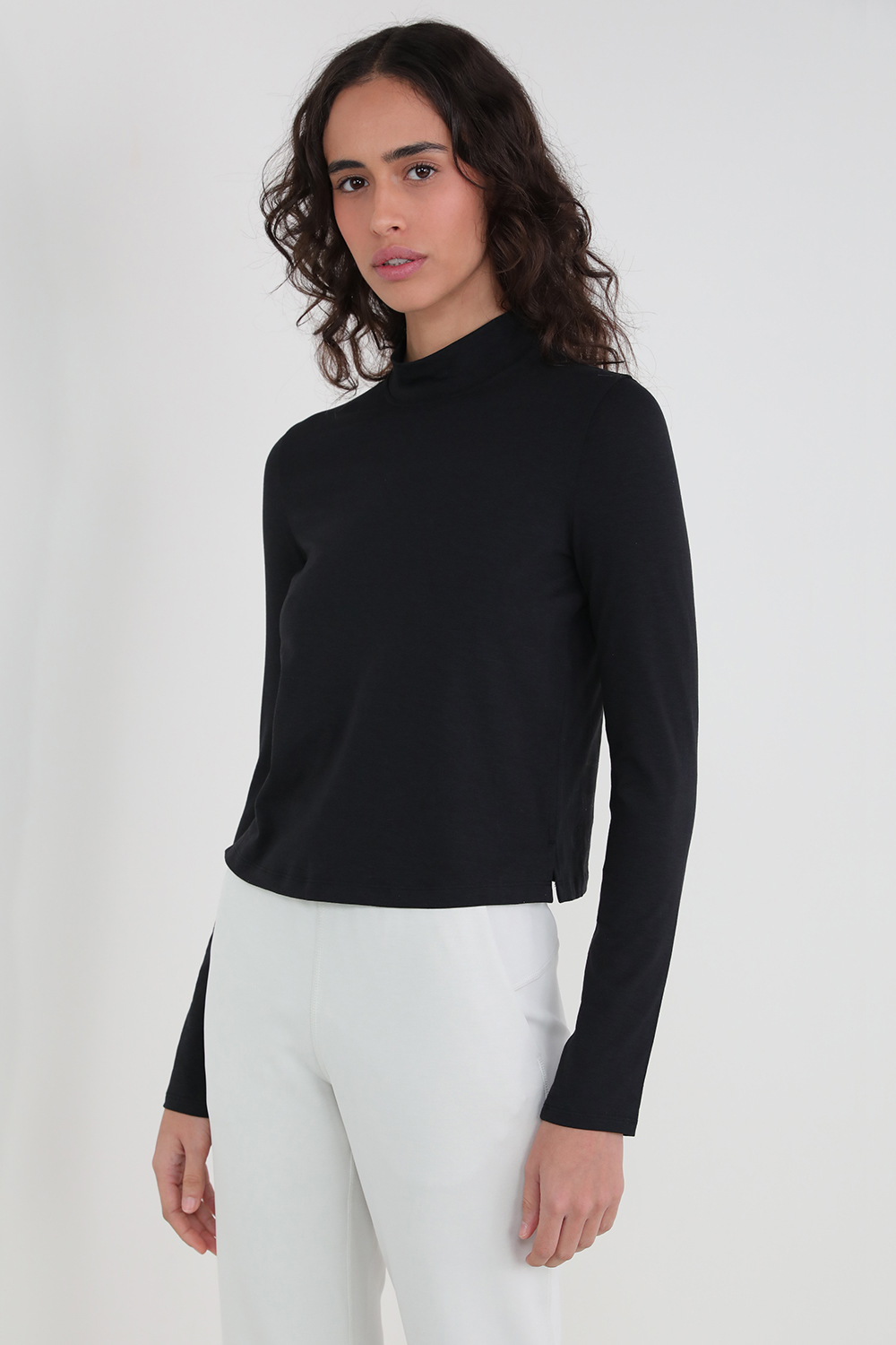 תמונת דוגמן קידמית של Classic-Fit Cotton-Blend Long-Sleeve Shirt