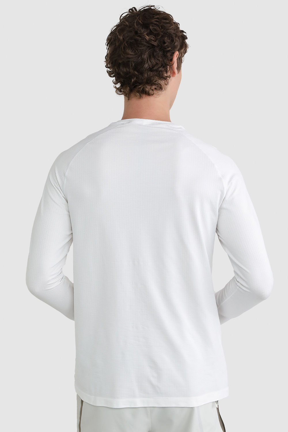 תמונת דוגמן אחורית של Metal Vent Tech Long-Sleeve Shirt LULULEMON