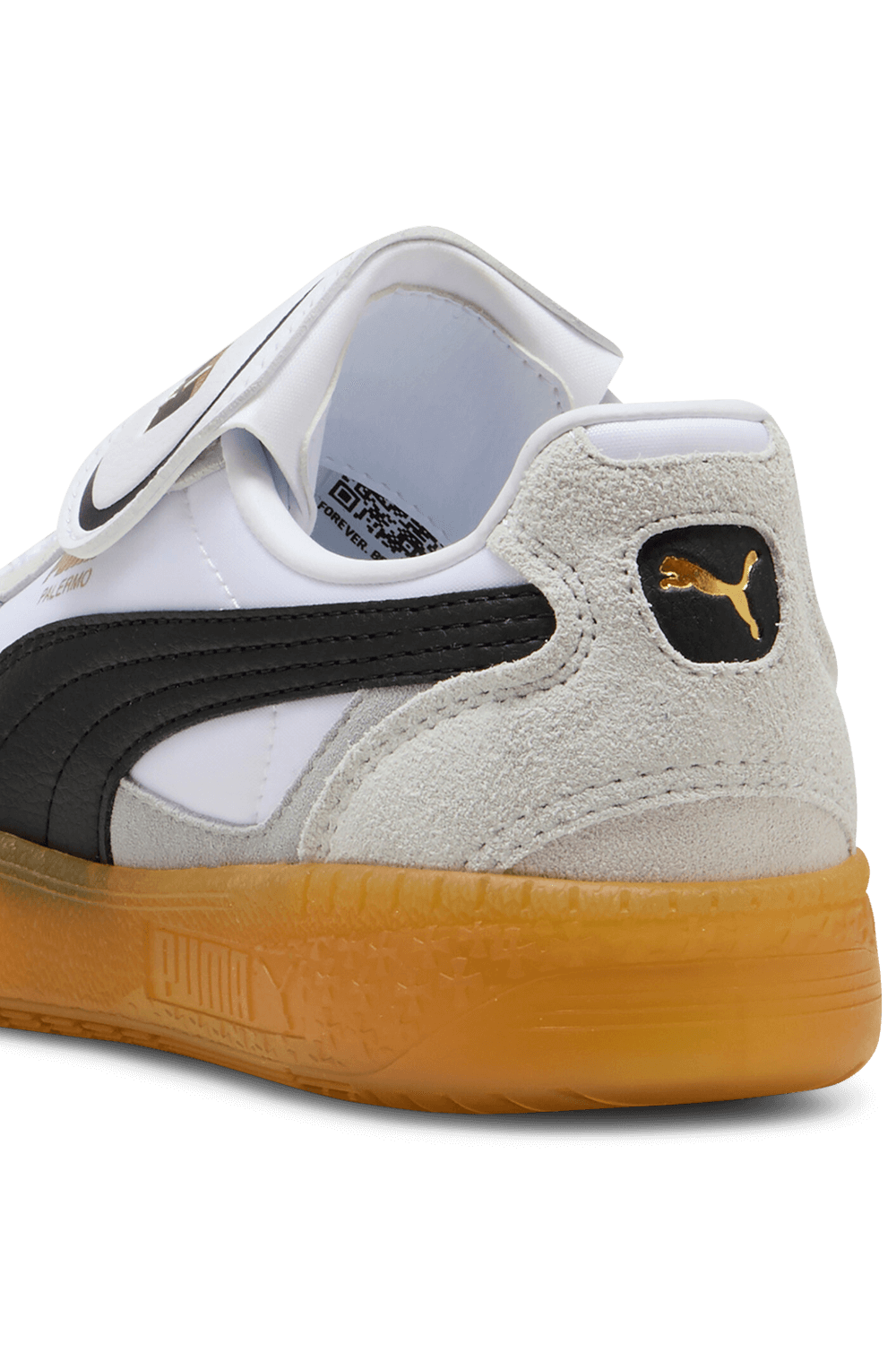 תמונת תקריב של נעלי סניקרס פלרמו PUMA