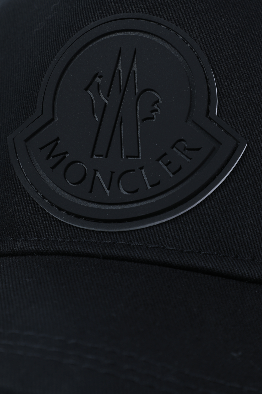 תמונת תקריב של Classic Logo Baseball Cap in Black