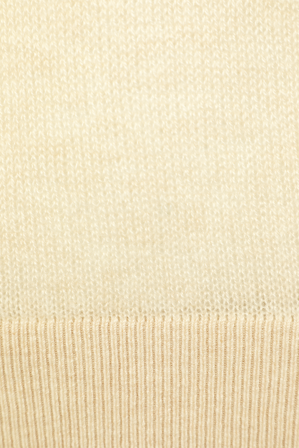 תמונה אחורית של The Jo Swwater in Light Beige