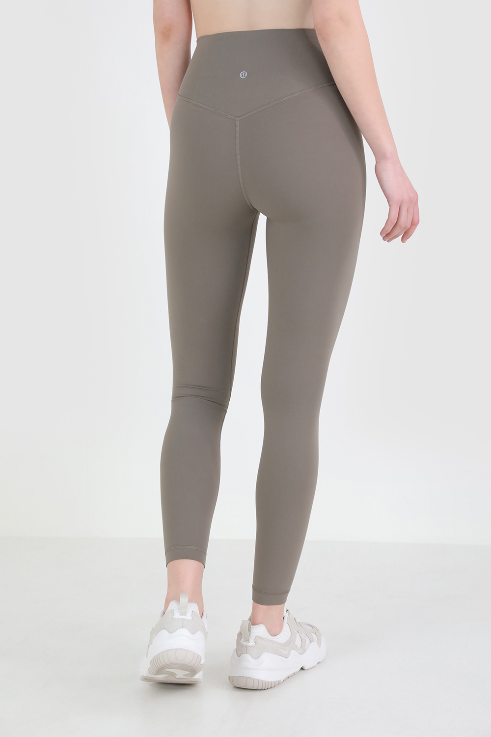 תמונת דוגמן אחורית של Align Asymmetrical-Waist Pant 25 LULULEMON