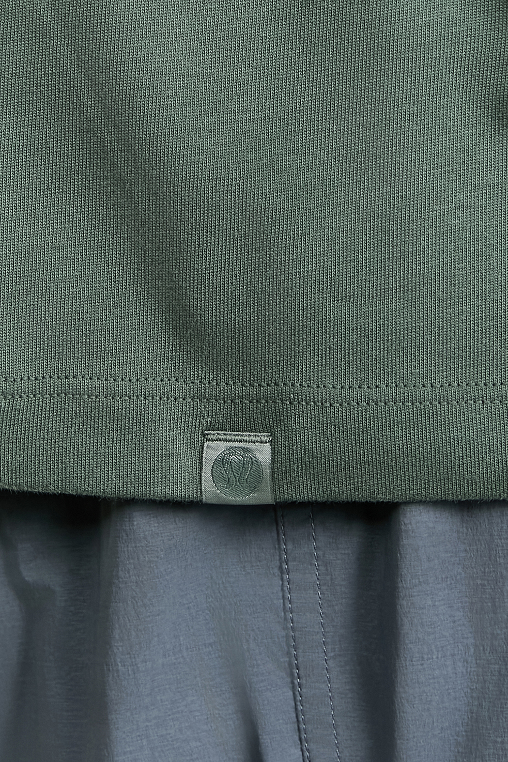 תמונת תקריב דוגמן של Heavyweight Cotton Jersey T-Shirt LULULEMON
