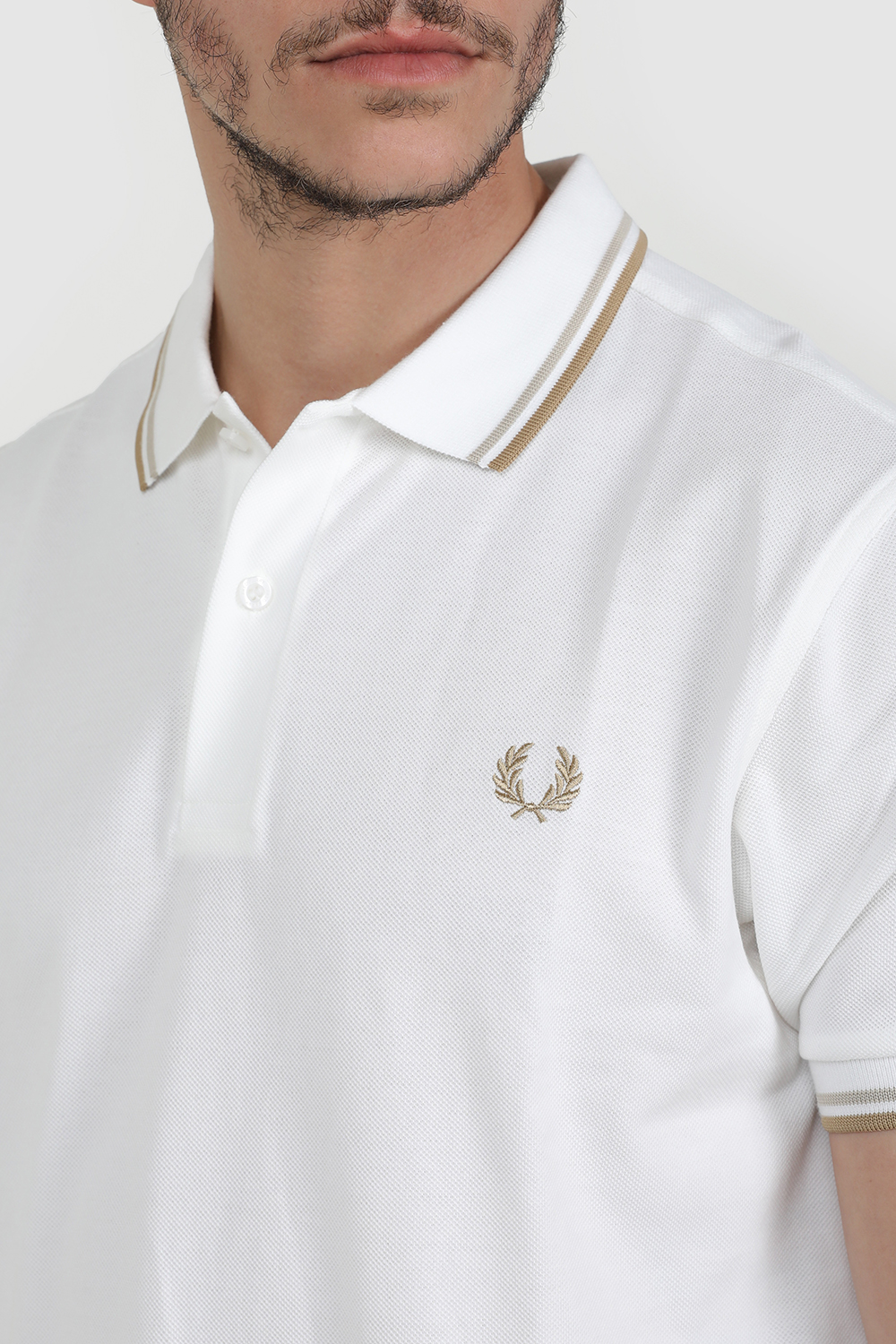 תמונת דוגמן אחורית של חולצת פולו קצרה FRED PERRY
