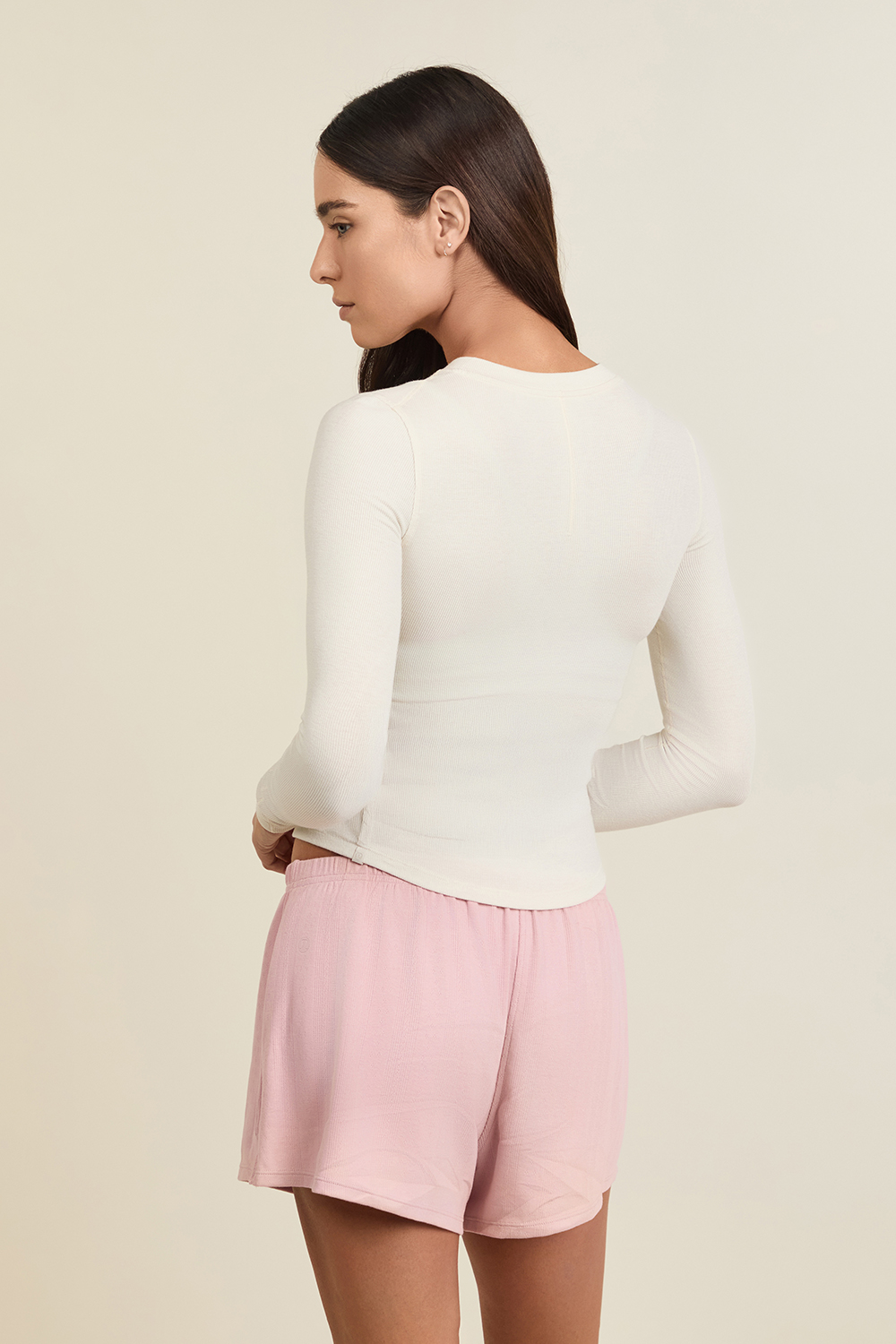 תמונת דוגמן אחורית של Hold Tight Long-Sleeve Henley LULULEMON