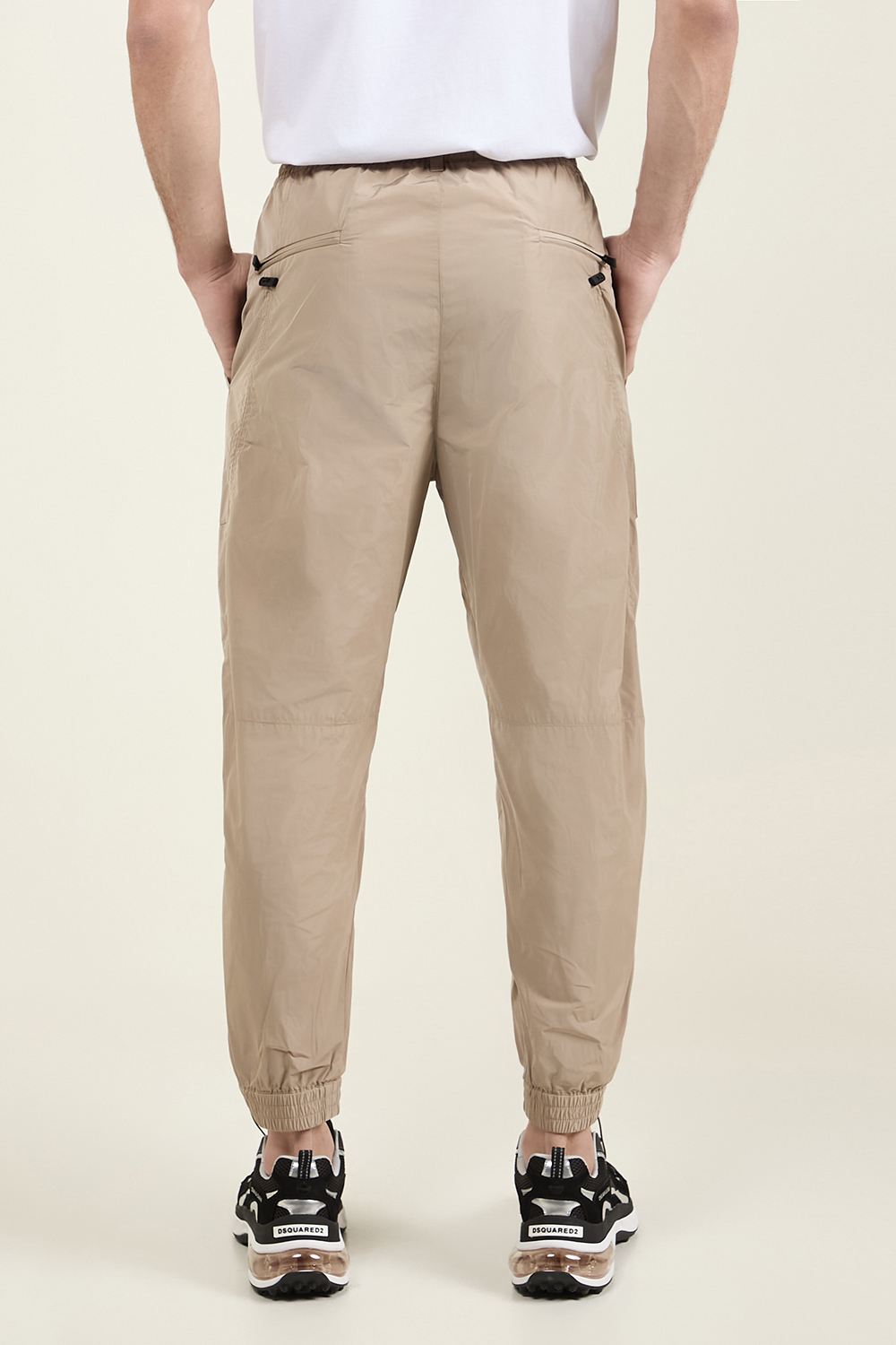 תמונת דוגמן אחורית של מכנסי ג'וג DSQUARED2