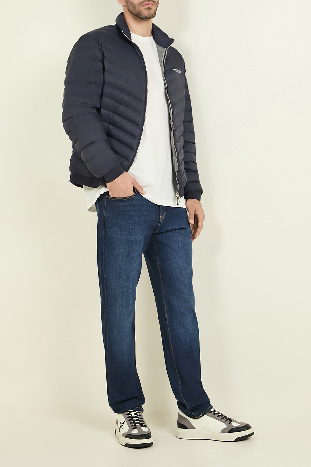 תמונת דוגמן קידמית של נעלי סניקרס ARMANI EXCHANGE