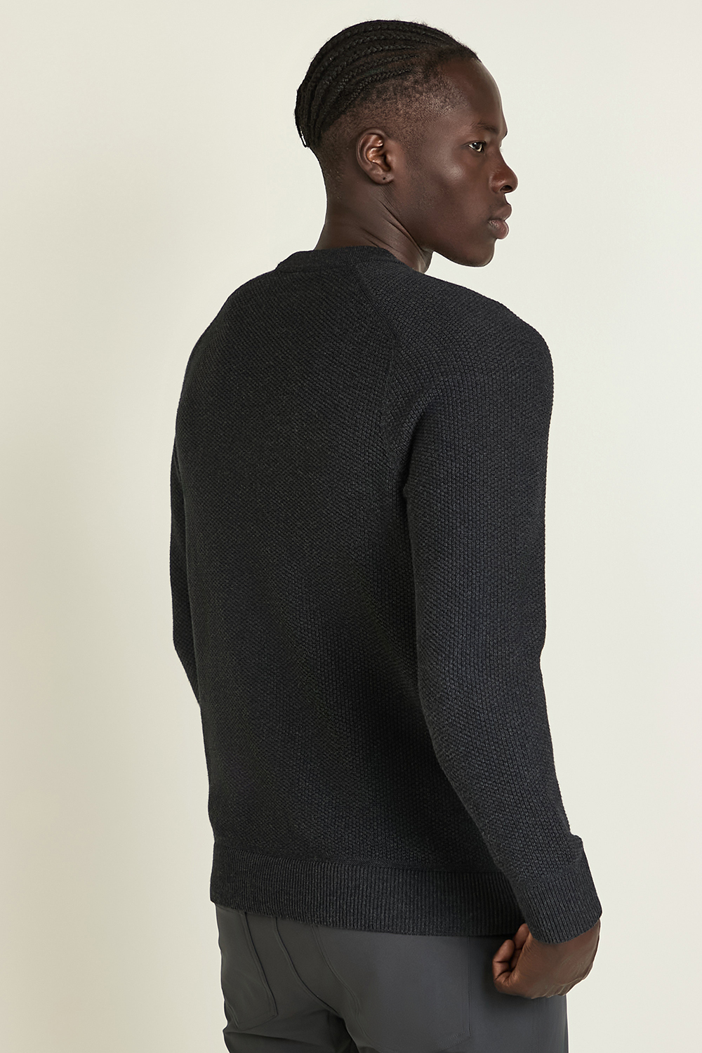 תמונת דוגמן אחורית של Textured Knit Crewneck Sweater LULULEMON