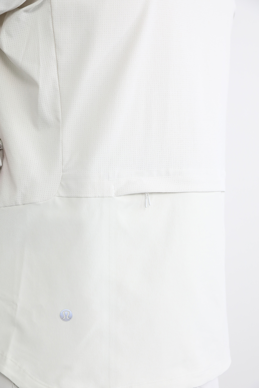 תמונת תקריב דוגמן של Warp Light Packable Jacket