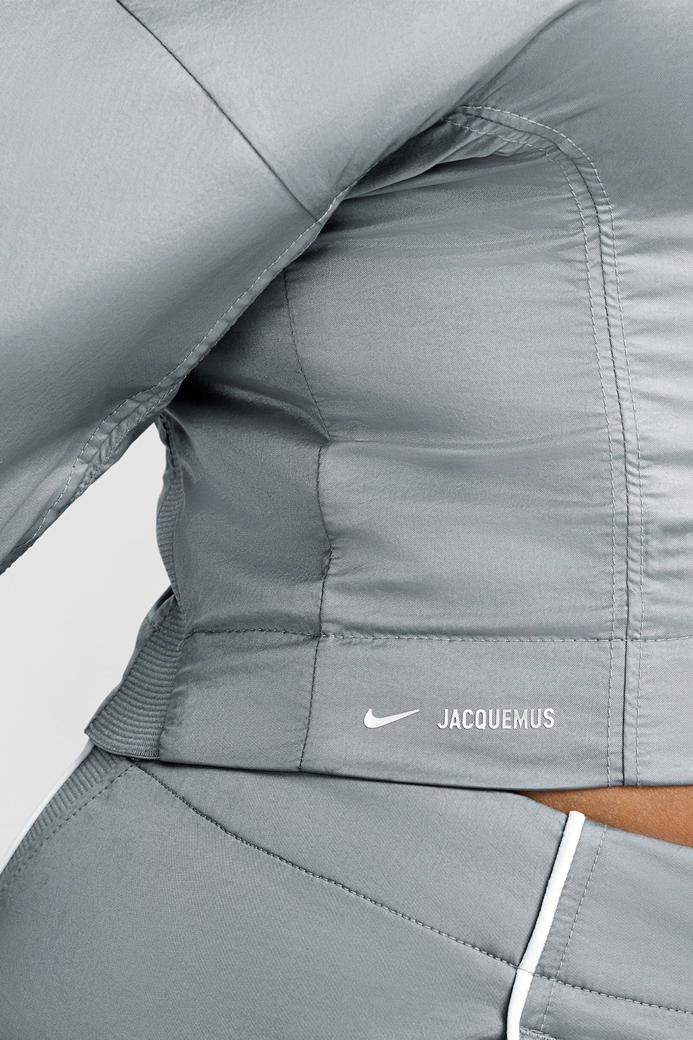 נייקי X ז'קמוס ז'קט ספורטיבי א-סימטרי NIKE