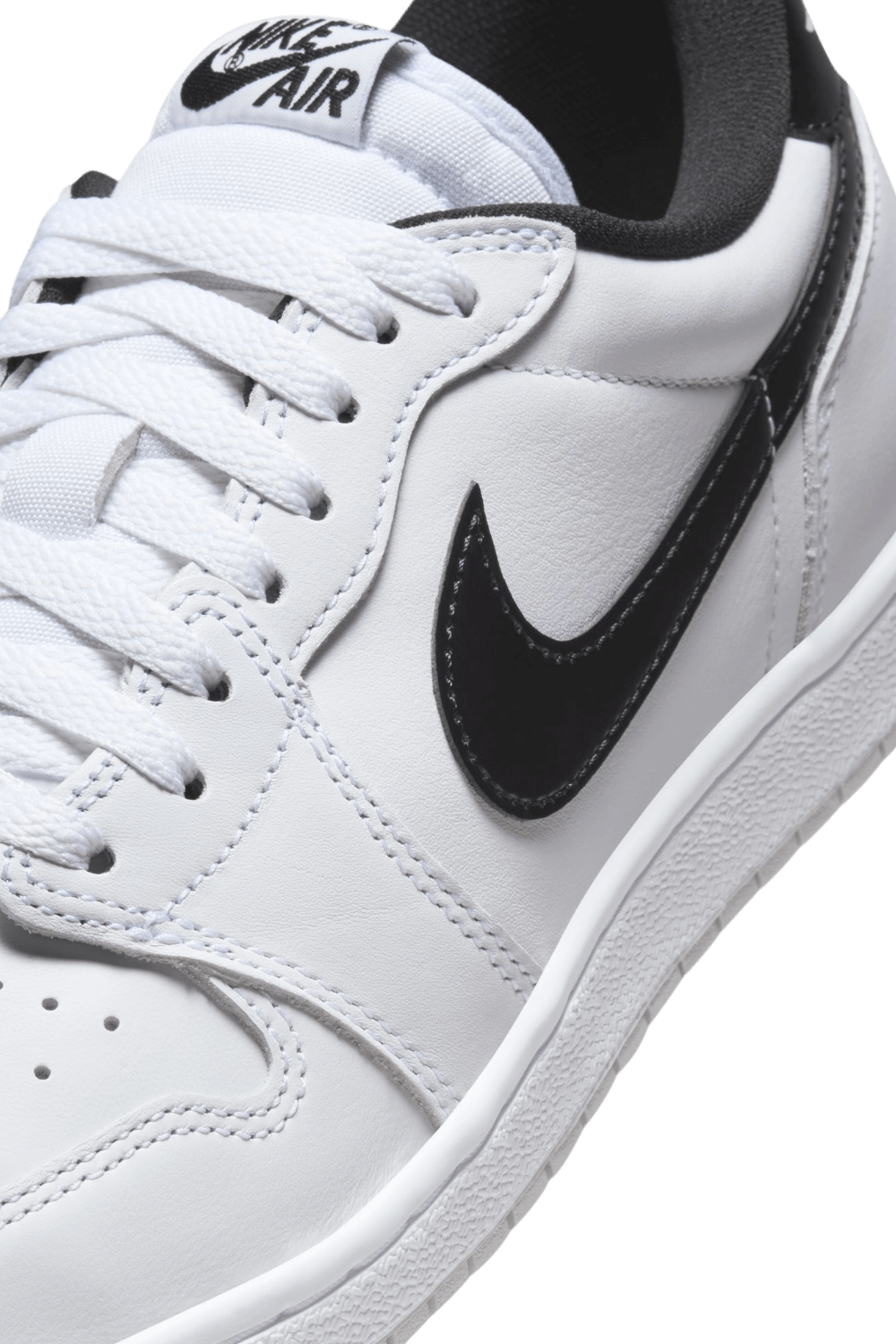 תמונת תקריב של נעלי סניקרס אייר ג'ורדן 1 לאו 85 NIKE