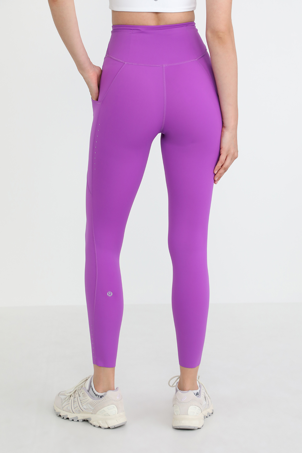 תמונת דוגמן אחורית של Fast and Free High-Rise Tight 25