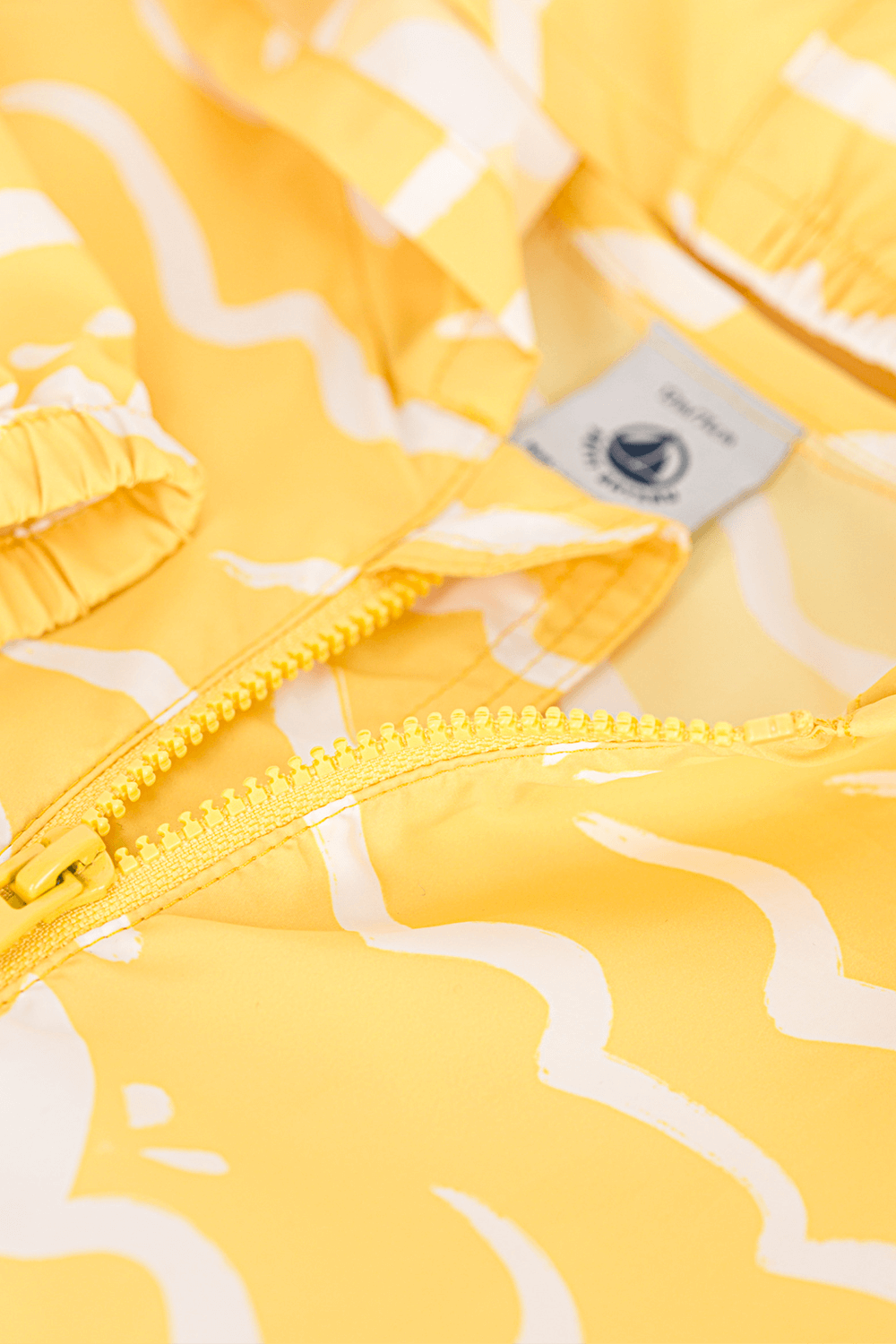 תמונת תקריב של ז'קט PETIT BATEAU