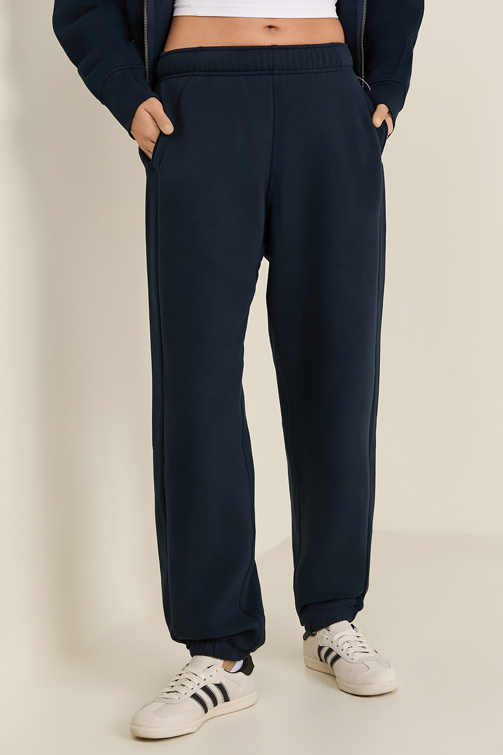 תמונת דוגמן קידמית של Scuba Mid-Rise Oversized Jogger *Regular LULULEMON