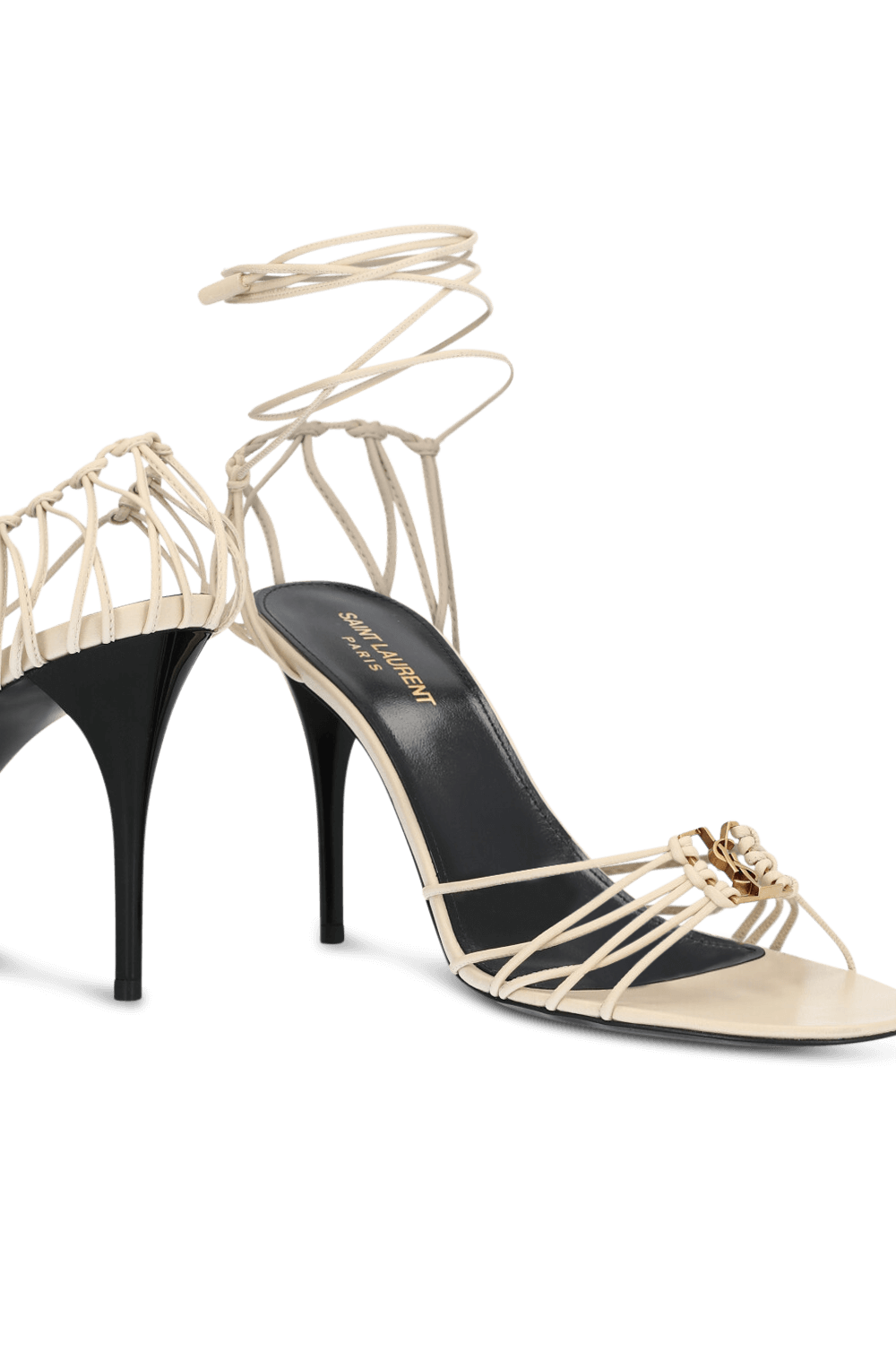 תמונת תקריב של סנדלי קשירה עקב SAINT LAURENT