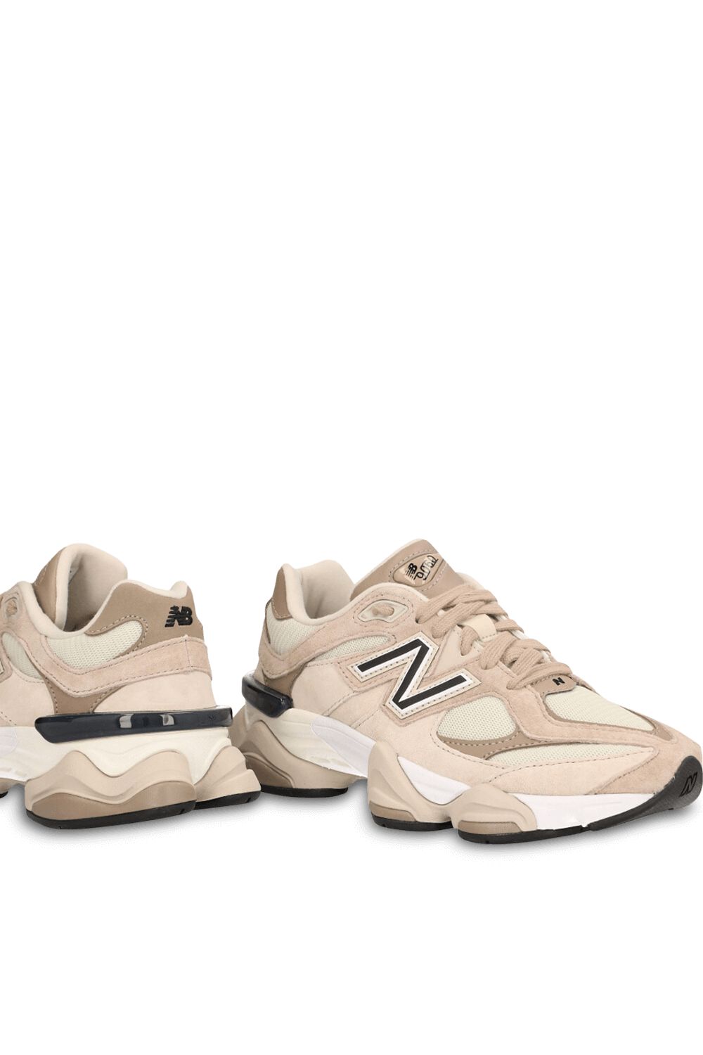 תמונת תקריב של נעלי סניקרס 9060 NEW BALANCE