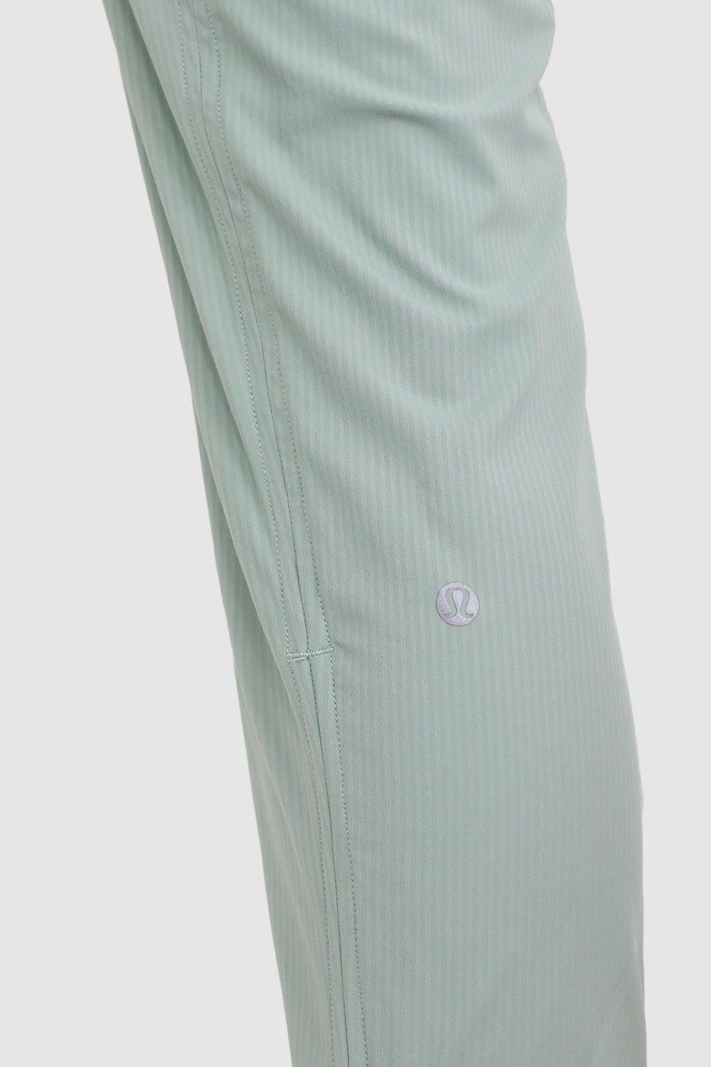 תמונת תקריב דוגמן של Dance Studio Mid-Rise Cropped Pant