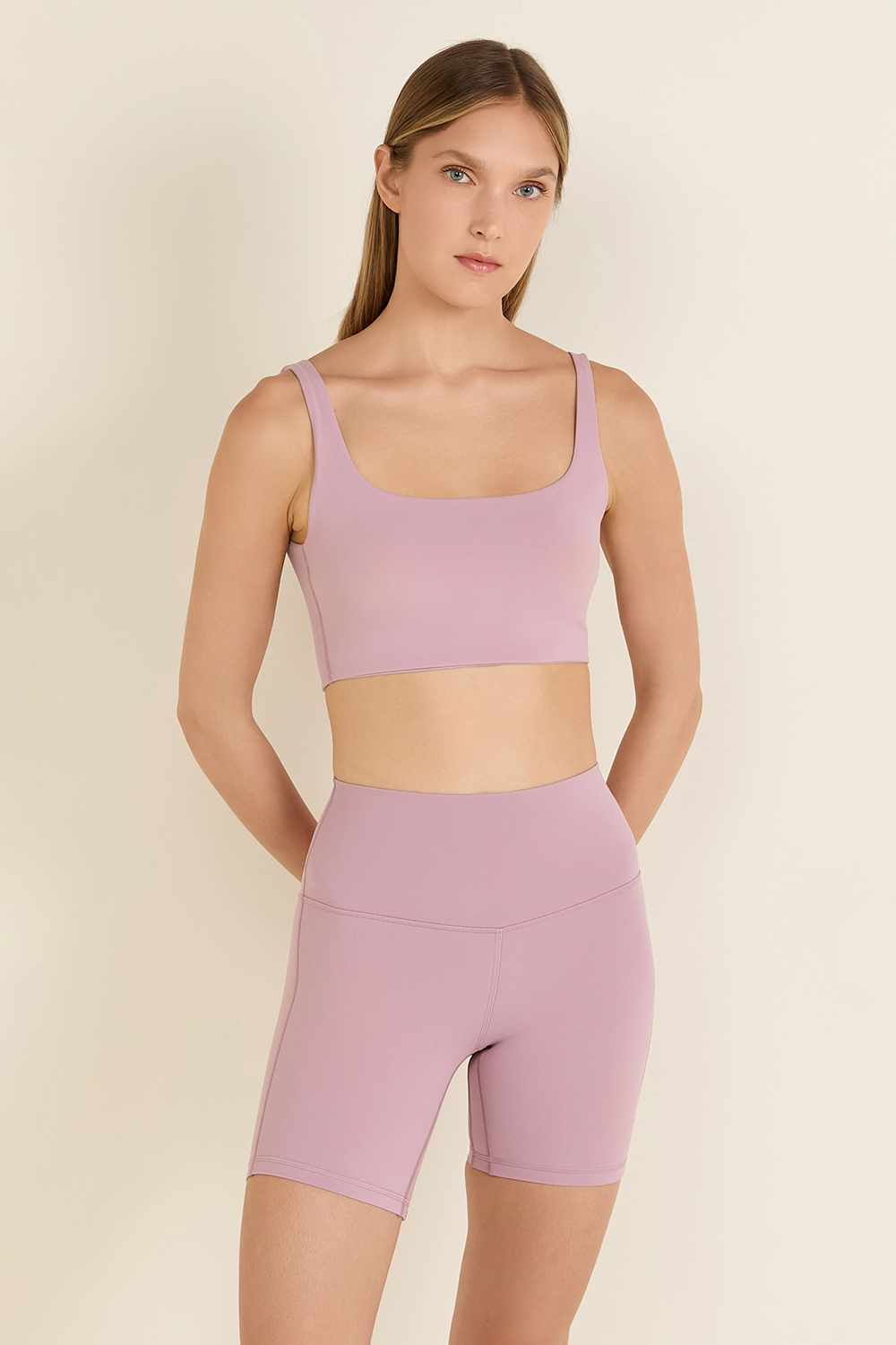תמונת דוגמן קידמית של Flexible Fit Scoop And Square Bra LULULEMON