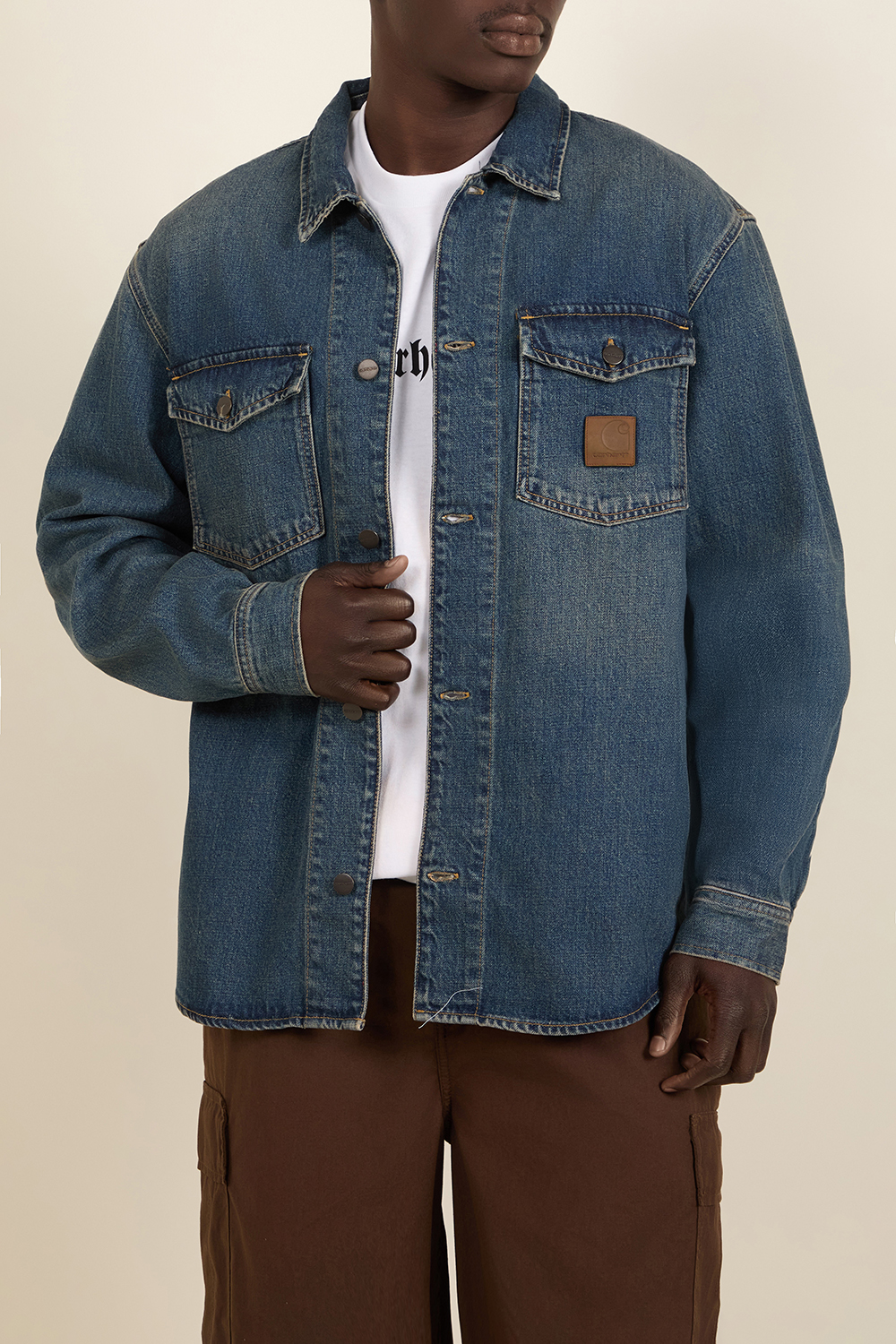 תמונת דוגמן קידמית של חולצת ז'קט ג'ינס CARHARTT WIP
