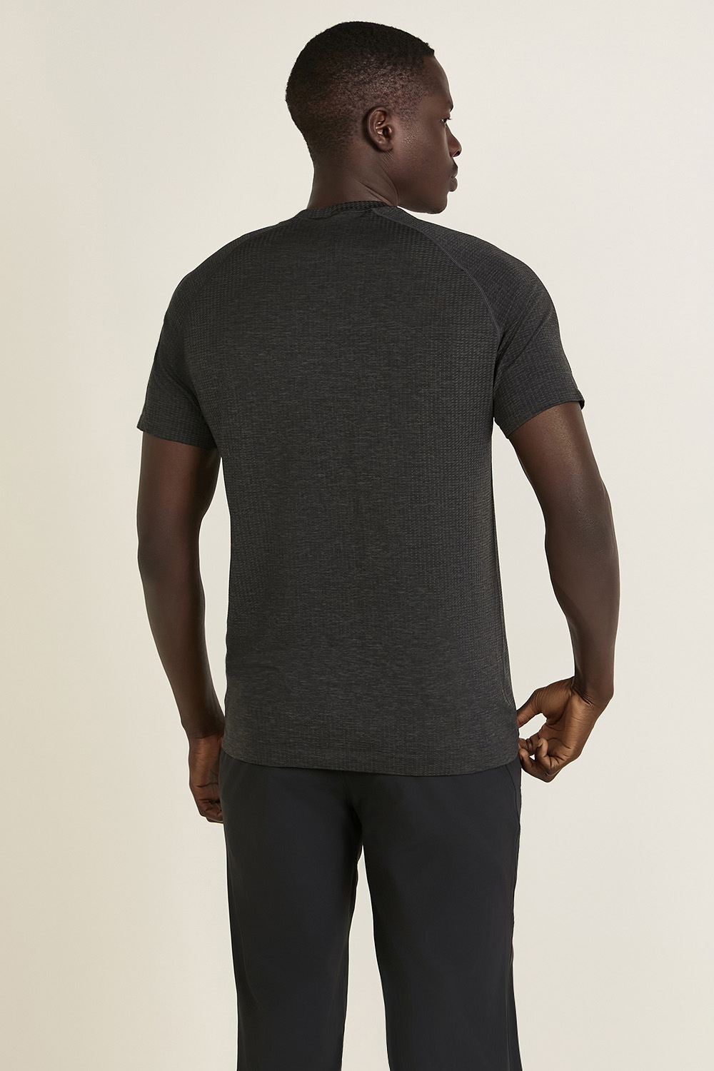 תמונת דוגמן אחורית של Metal Vent Tech Short Sleeve LULULEMON