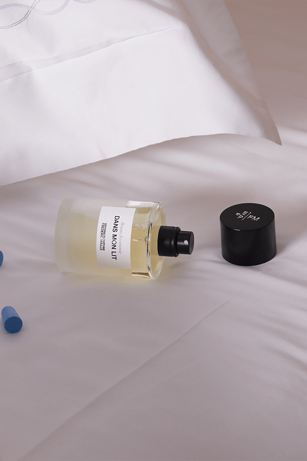 תמונת פנים של Dans Mon Lit Scented Spray for Home Textiles 100 ml FREDERIC MALLE