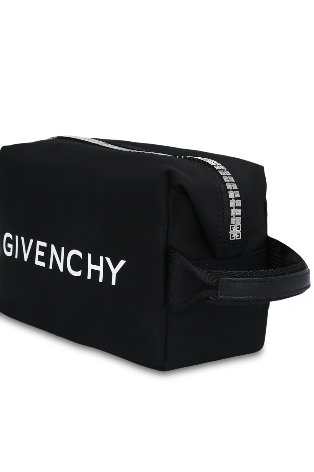 תמונת תקריב של תיק רחצה GIVENCHY