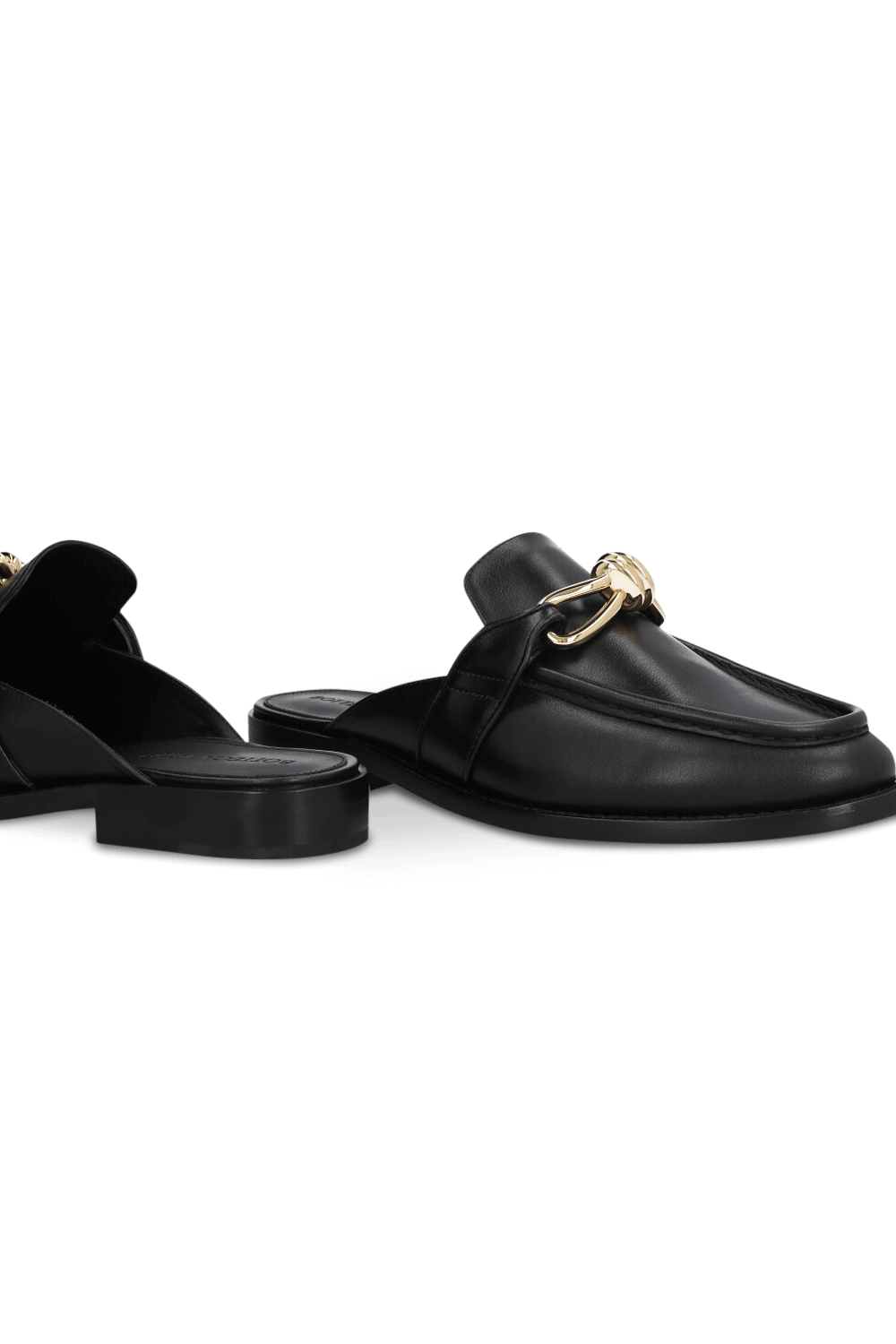 תמונת תקריב של נעלי סליידס BOTTEGA VENETA