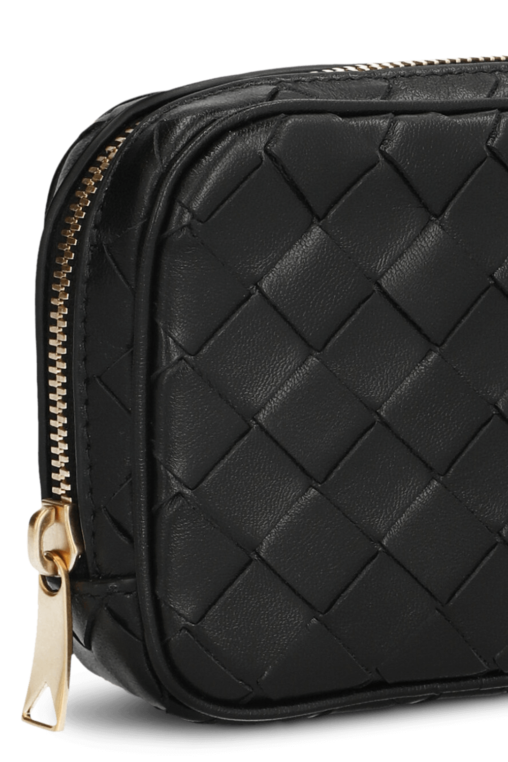 תמונת תקריב של תיק קלאץ' BOTTEGA VENETA