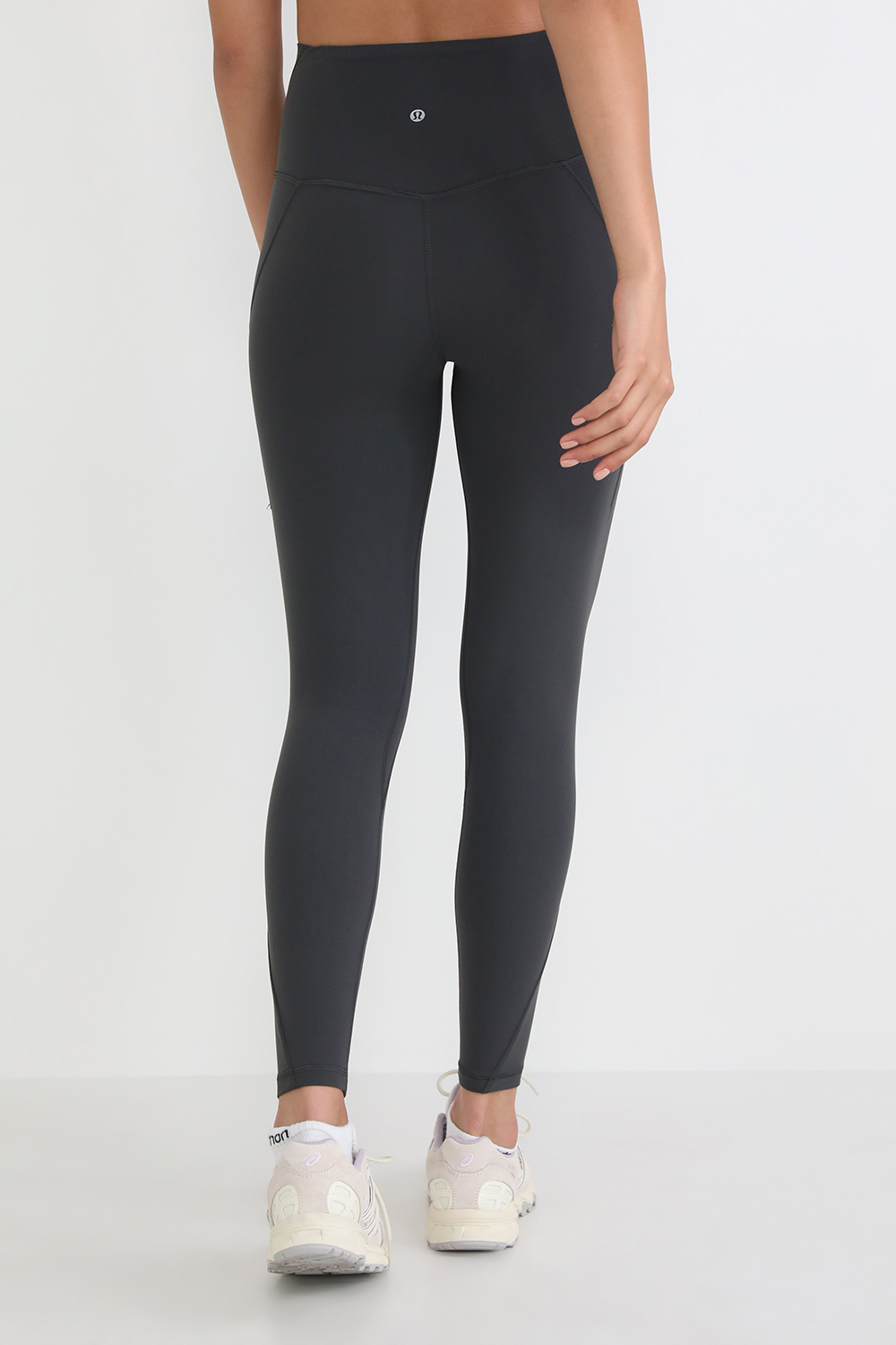 תמונת דוגמן אחורית של Align™ High-Rise Pant *Pockets 25